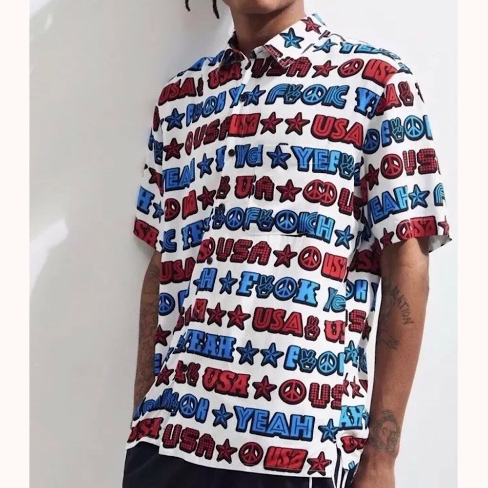 URBAN OUTFITTERS “F Yeah” USA Short Sleeve Shirt Sizes M L
